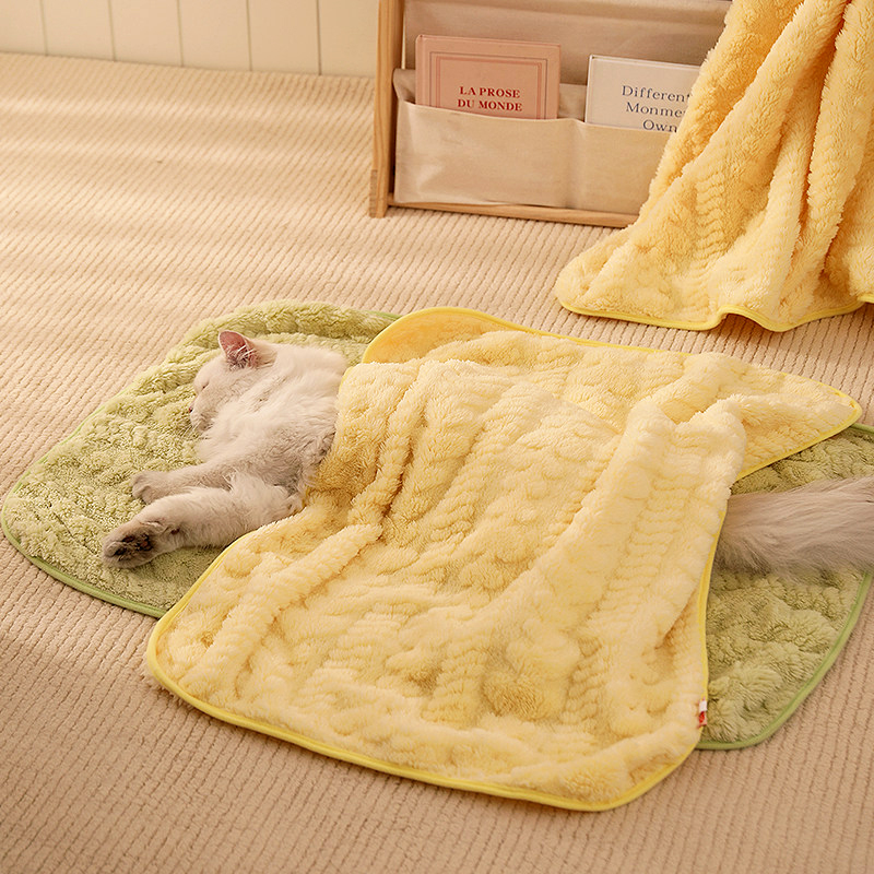 Jacquard Heart Shaped Pet Blanket